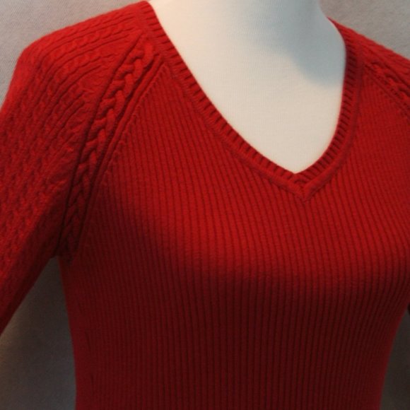Tommy Hilfiger Ribbed Red Cotton V-Neck Cable Sleeve Pullover Sweater SZ M EUC - Picture 2 of 10